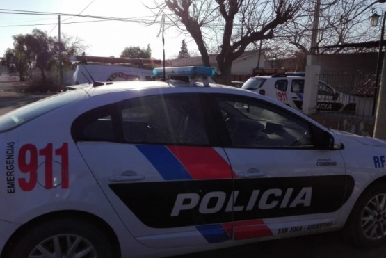Una mujer fue atacada por su ex, intentó meterla al auto y le robo 