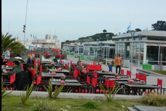 Echaron de una playa a una pareja por ser gays