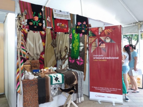 Cosquin admiró y reconoció el Mercado Artesanal sanjuanino 