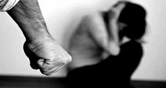En Albardon una mujer sufrió un intento de asfixia por parte de su pareja
